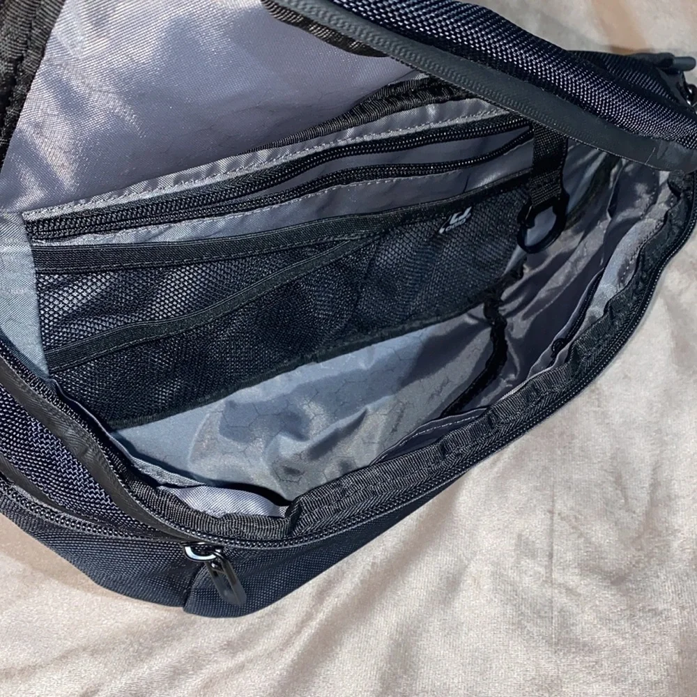 OGIO ballistic men’s/unisex crossbody 🆕